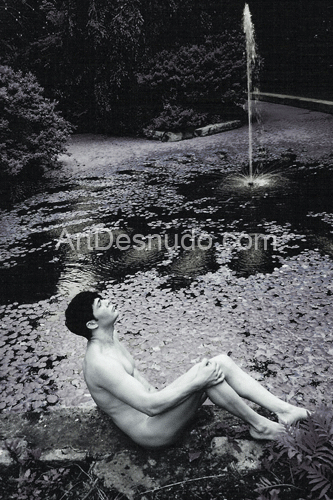ArtDesnudo.com Nude photos of the male body. Making Art with your body!