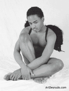 ArtDesnudo.com Nude images of the male body. Making Art with your body! Free photos.