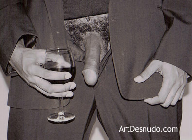 ArtDesnudo.com  Nude images of the male body. Making Art with your body! Get your photos free.