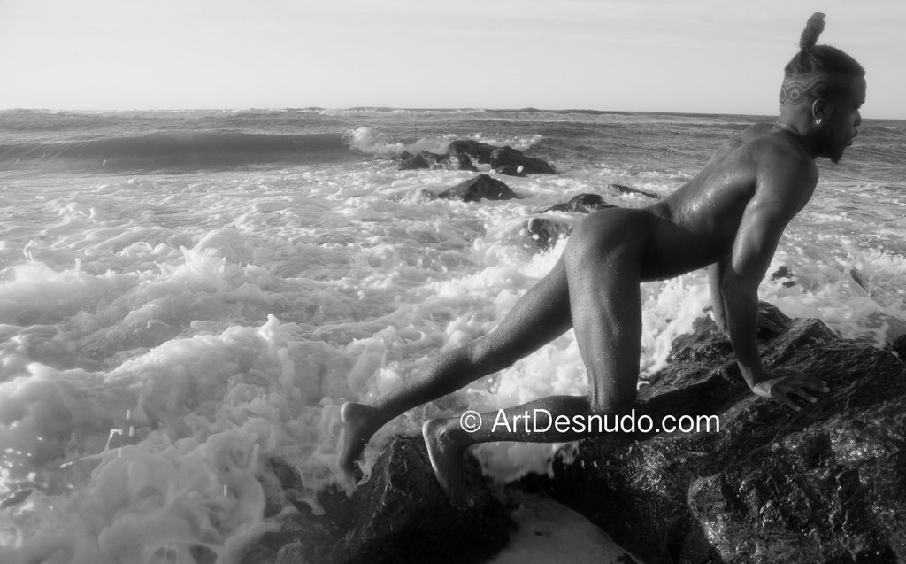 It was a great day to create art in “The City that Never Sleeps (New York City).” This model got naked for art and got free photographs. You can do it, too! Photo by ArtDesnudo.com