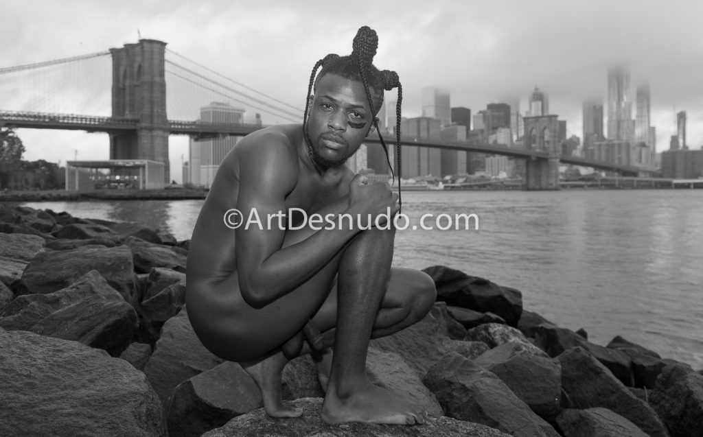 I am looking for women and men to pose for me. I am open to work with gay, lesbian, bisexual, trans, heterosexual, Queer people. This is a TFCD work. The model gets free high resolution digital photos.  Pictures will be taken outdoors in one of the five boroughs of NYC (Brooklyn, Manhattan, Queens, Staten Island or Bronx).  If you are interested, send me a message: ArtDesnudo.com/contact-me