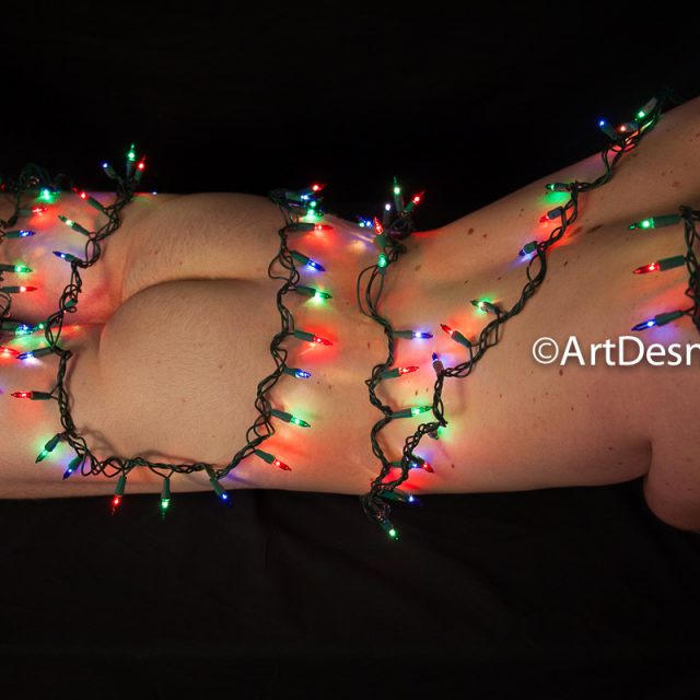 Model: Ty. Thanks 2018. Welcome 2019. Gracias 2018. Bienvenido 2019.